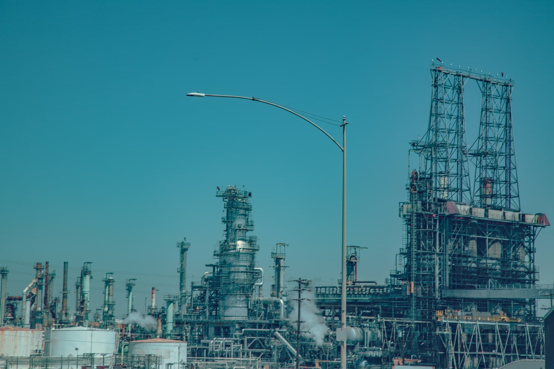 Industrial refinery structures