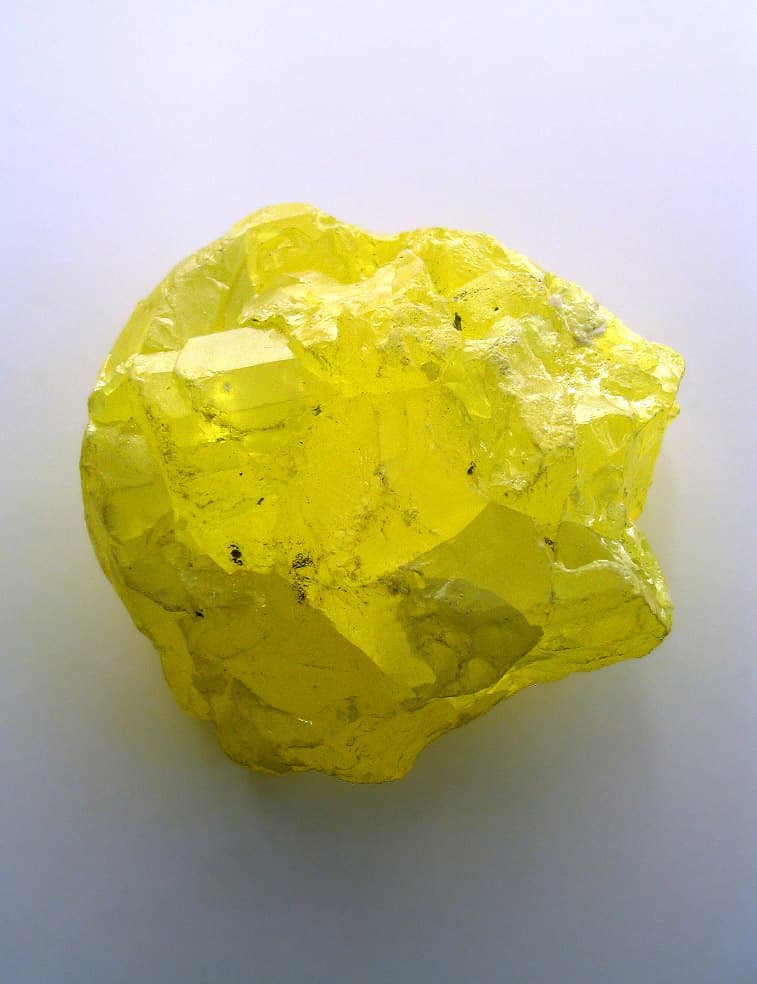 A naturally formed sulphur crystal